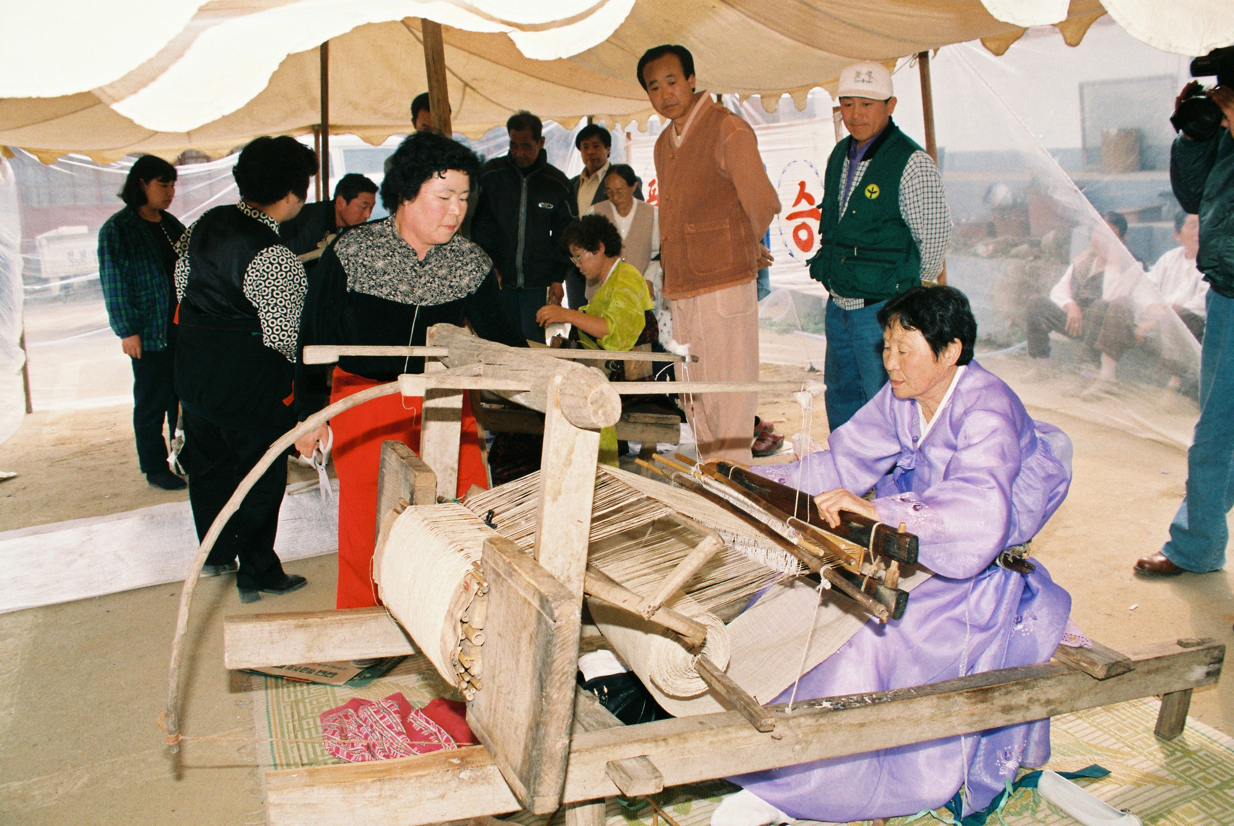 사진자료(1990년대)/1998/중요무형문화재 제75호 기지시 줄다리기 대회(베짜기 대회장) 0/