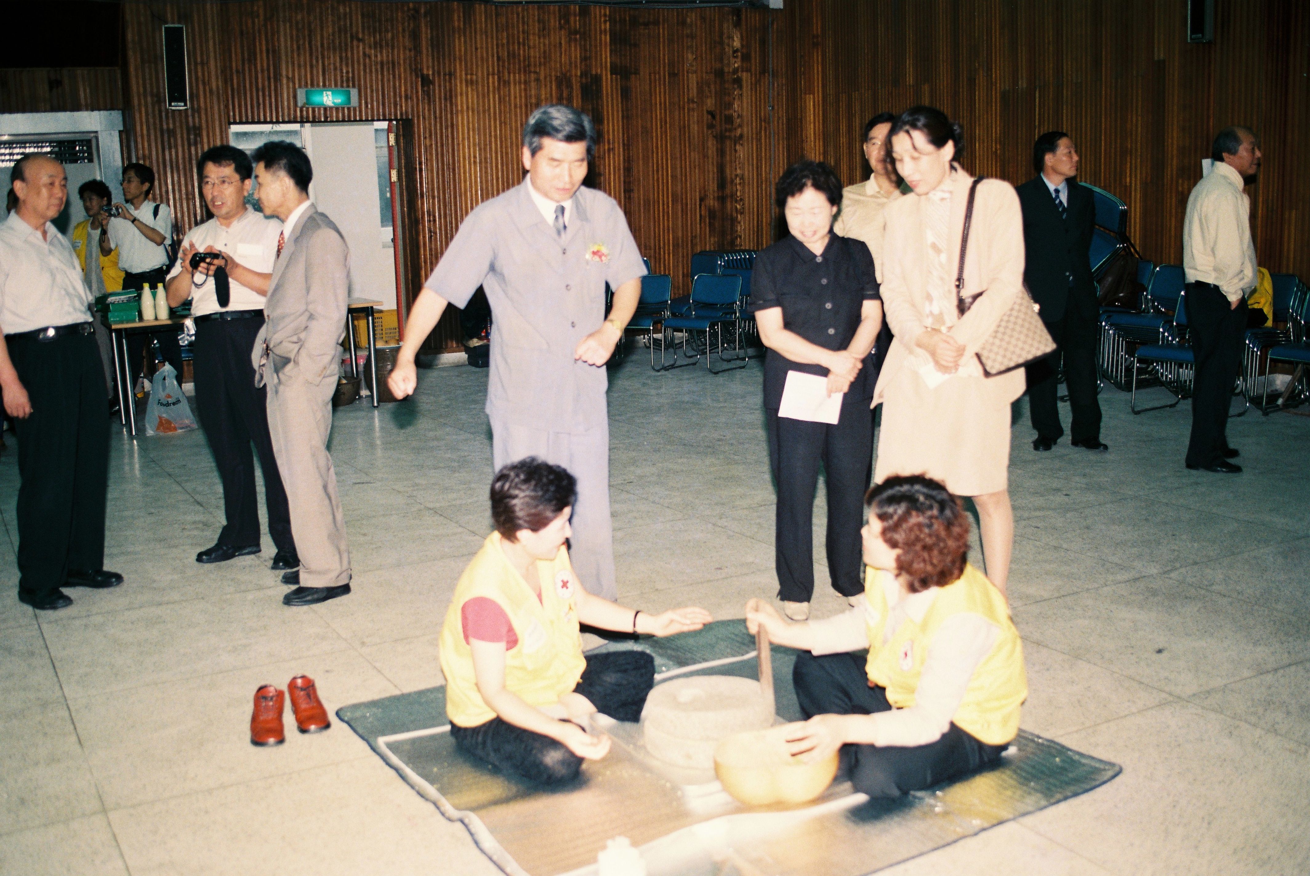 사진자료(2000년대)/2003/외국인근로자 초청 우리 전통문화함께하기 행사 3/