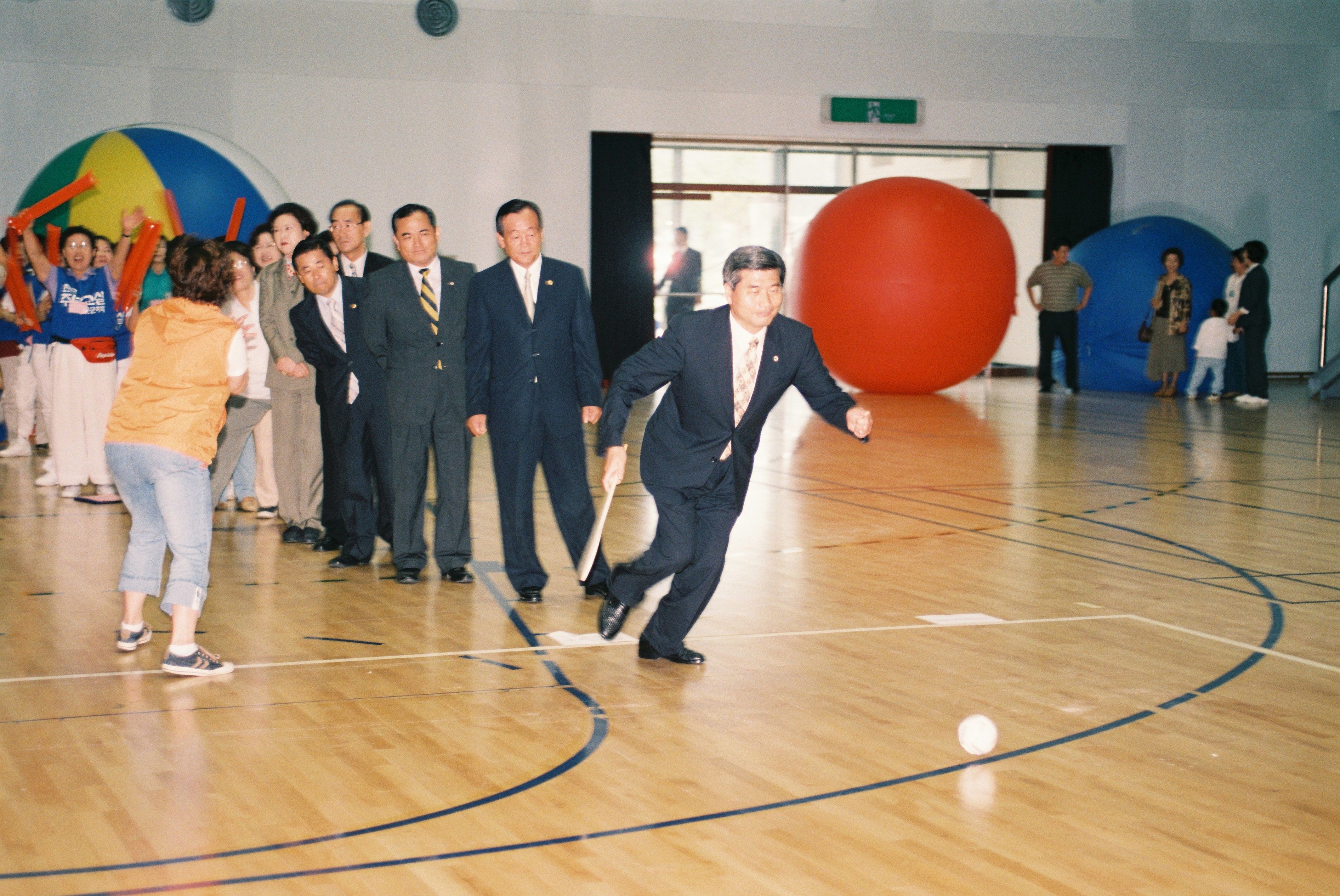 사진자료(2000년대)/2003/제 12회 여성단체 한마음 체육대회 4/