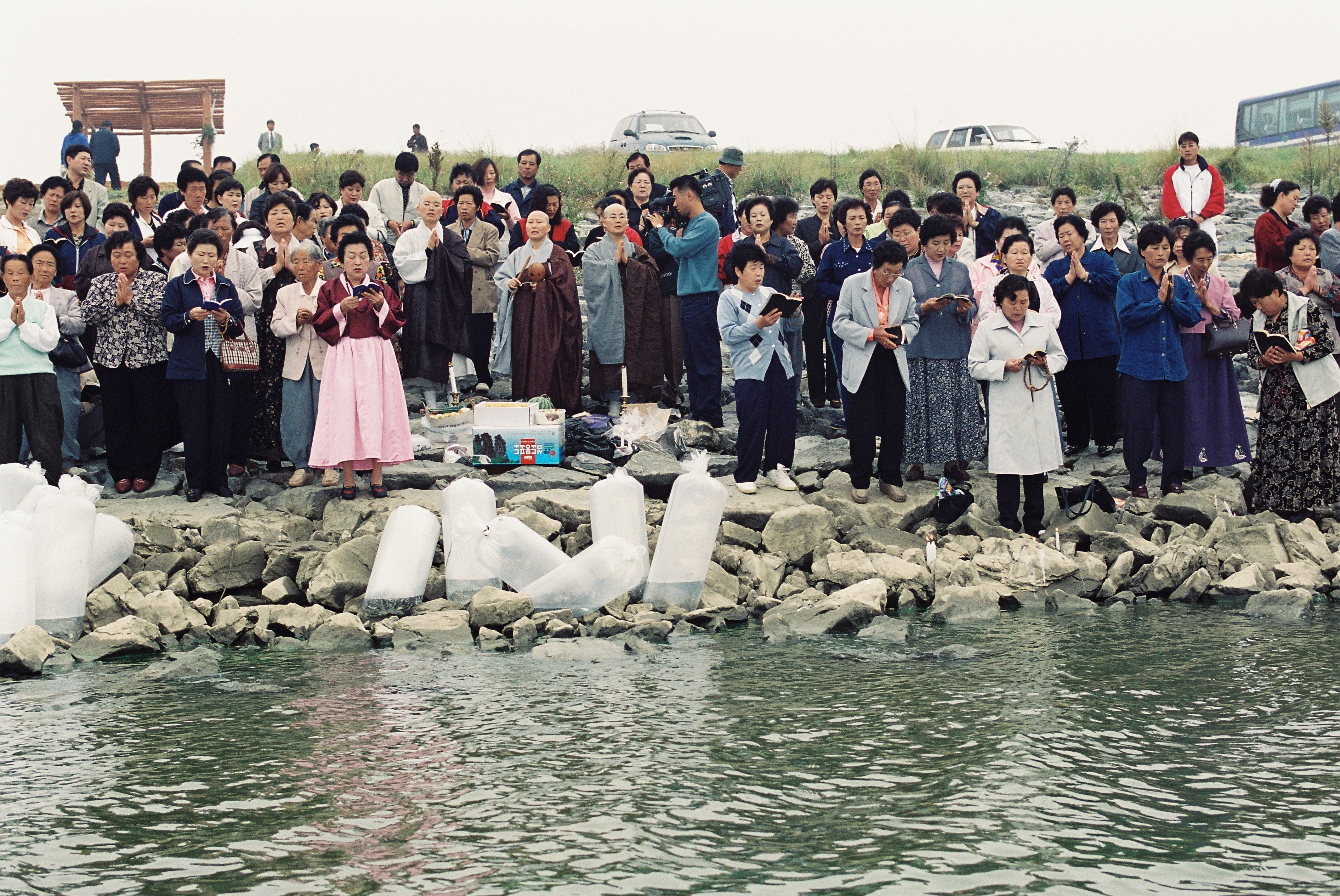 사진자료(2000년대)/2000/내수면 토종치어 방류 1 2/