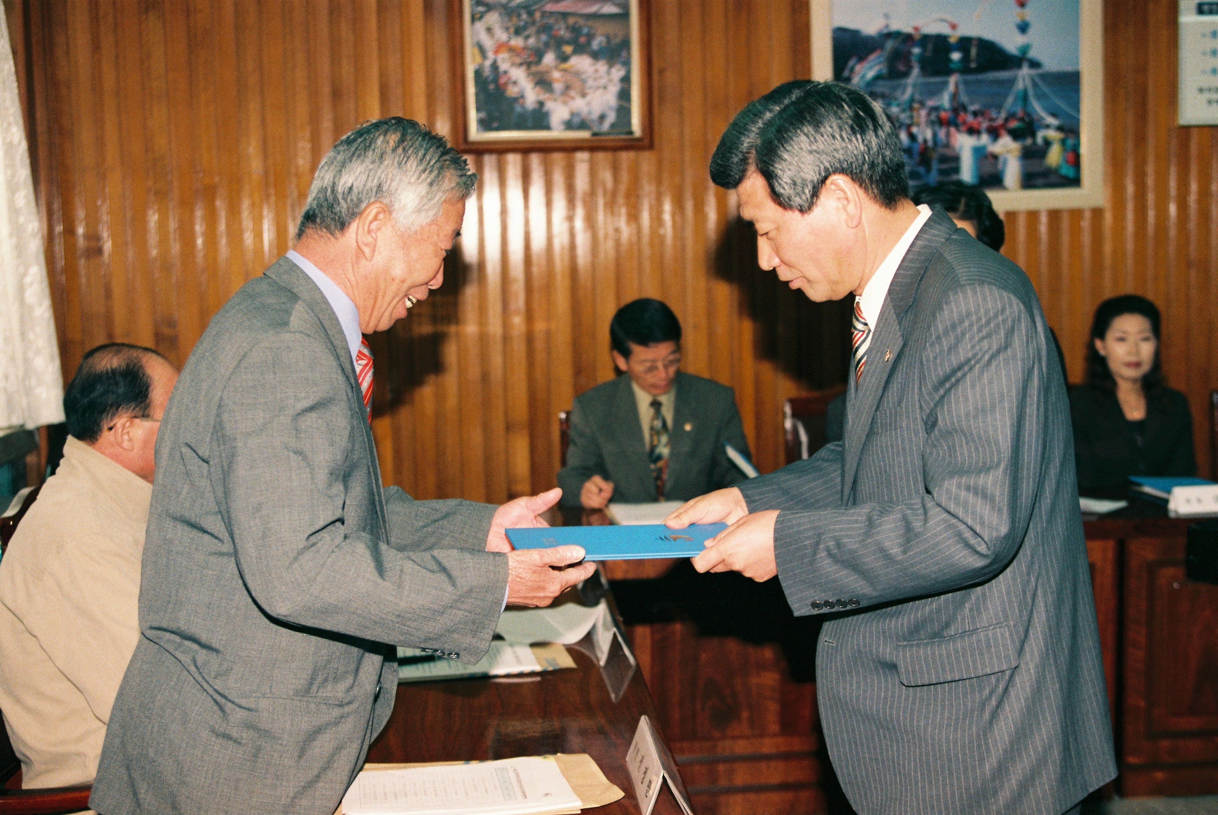 사진자료(2000년대)/2002/당진군 내고장 주민등록갖기운동 추진위원 위촉식 0/