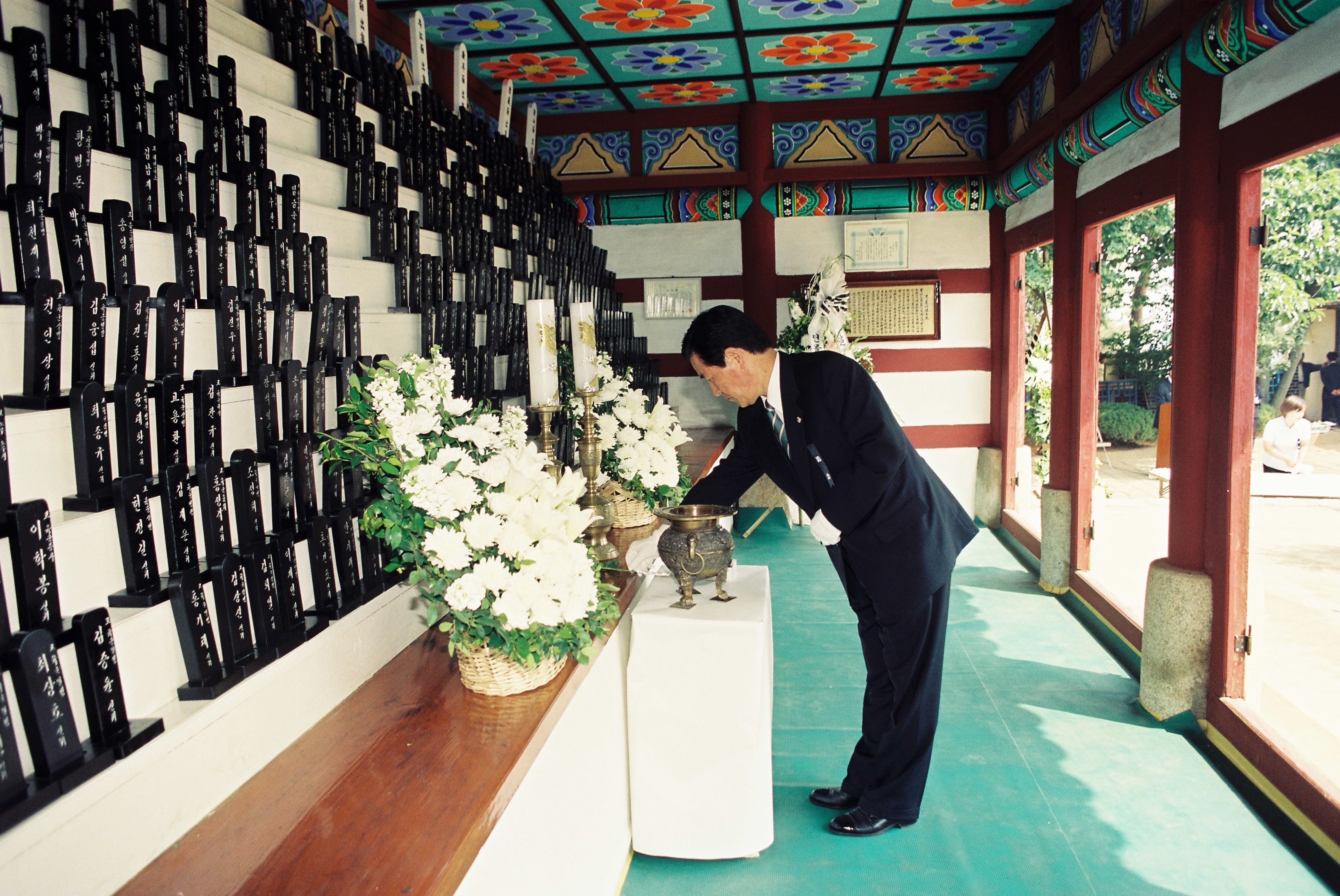사진자료(2000년대)/2002/제 47회 현충일 행사2 0/
