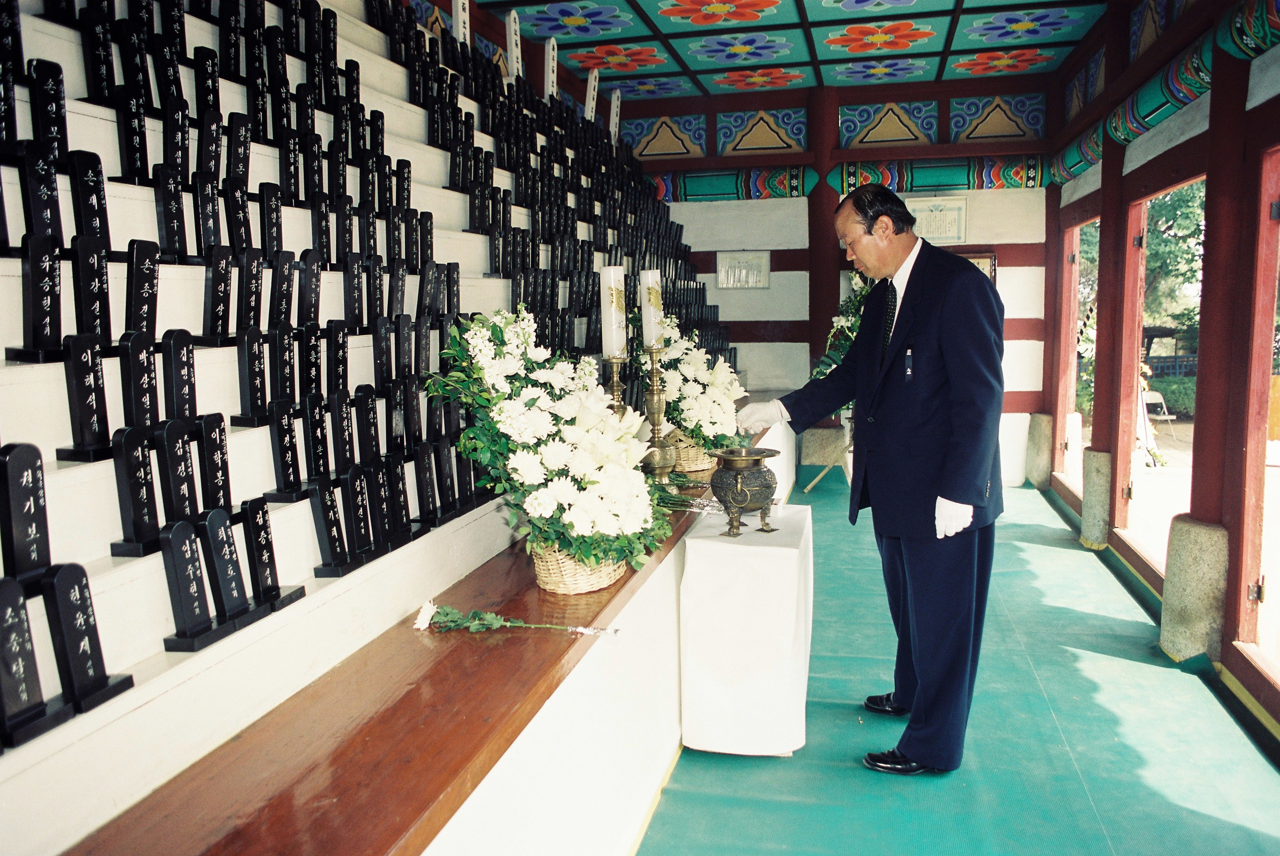 사진자료(2000년대)/2002/제 47회 현충일 행사2 1/