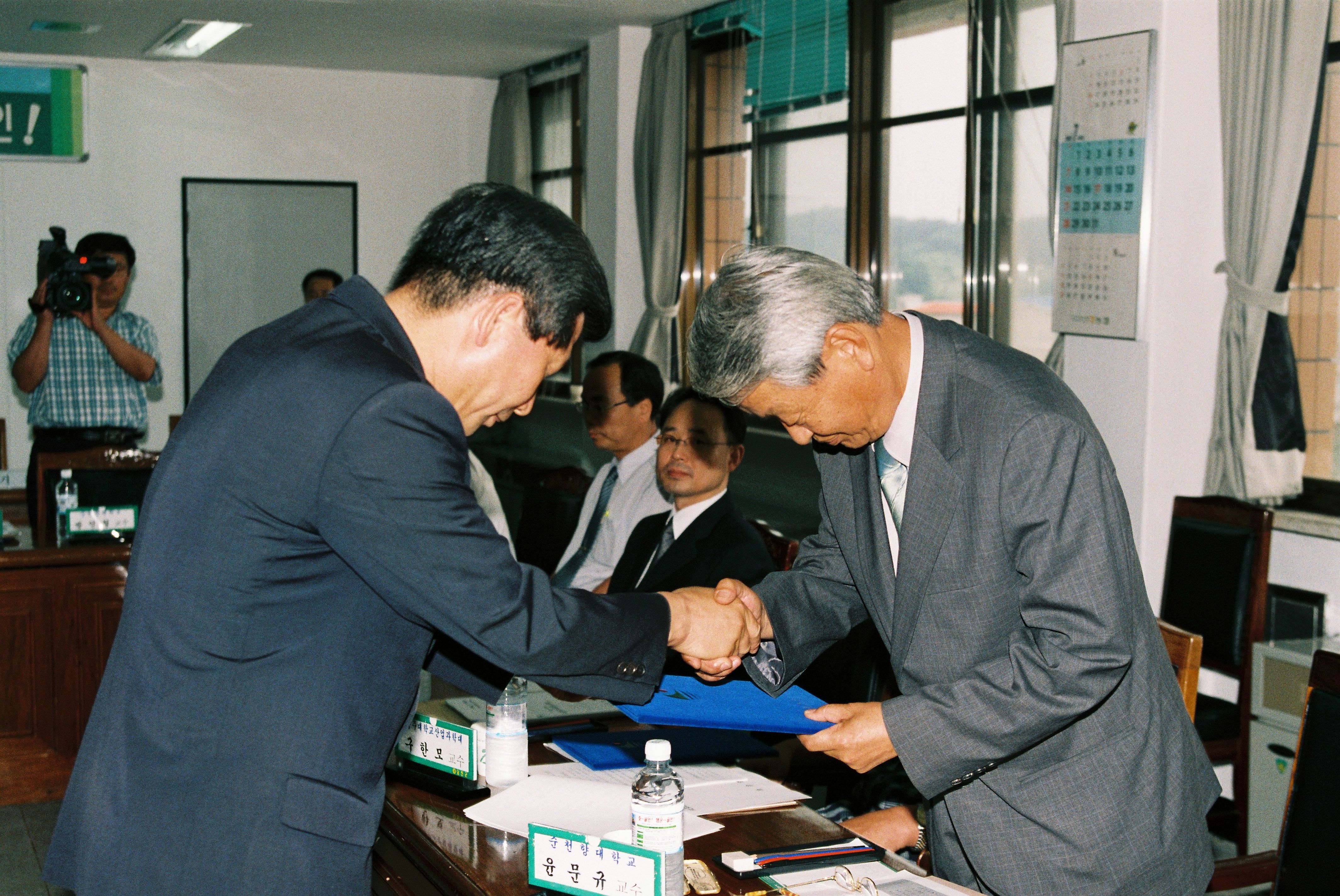 사진자료(2000년대)/2002/第1期 唐津郡 政策諮問 敎授團 委囑式(제1기 당진군 정책자문 교수단 위촉식)1 0/