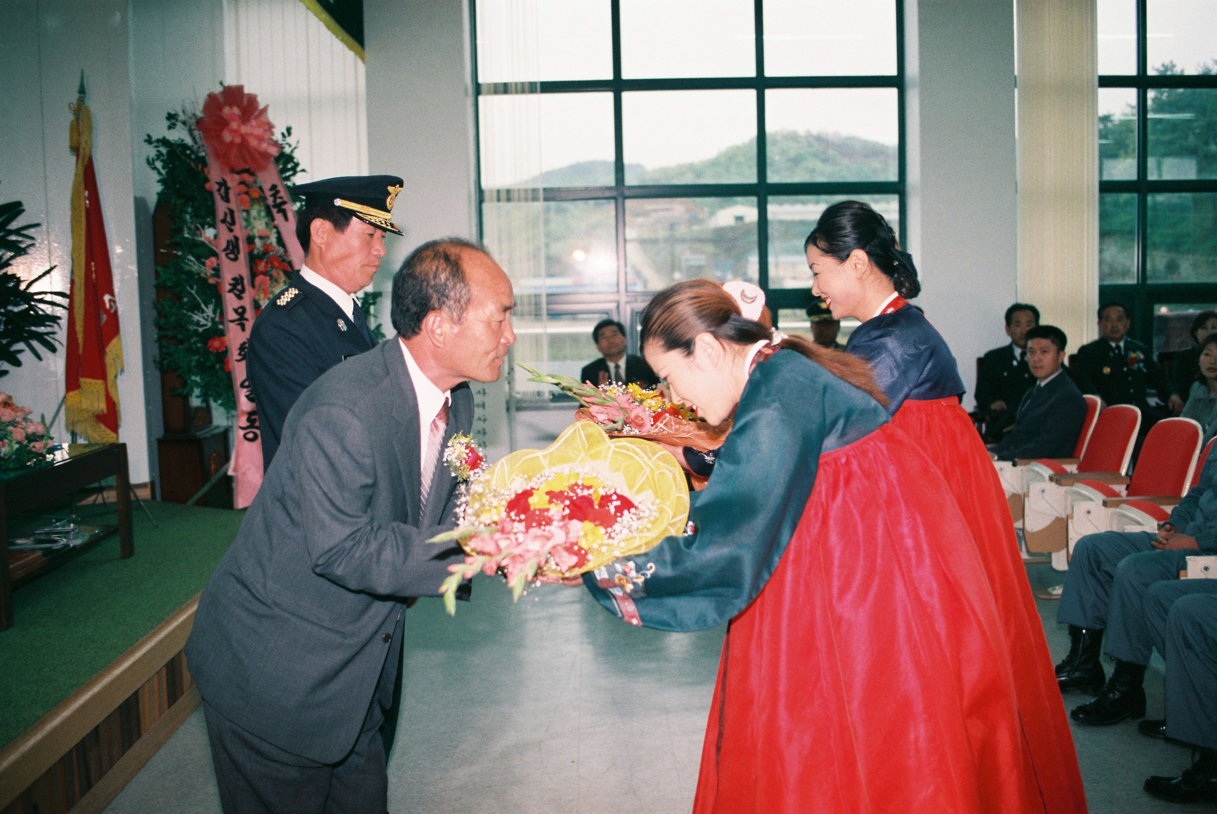 사진자료(2000년대)/2002/대호지면 의용소방대장 이·취임식 1 2/