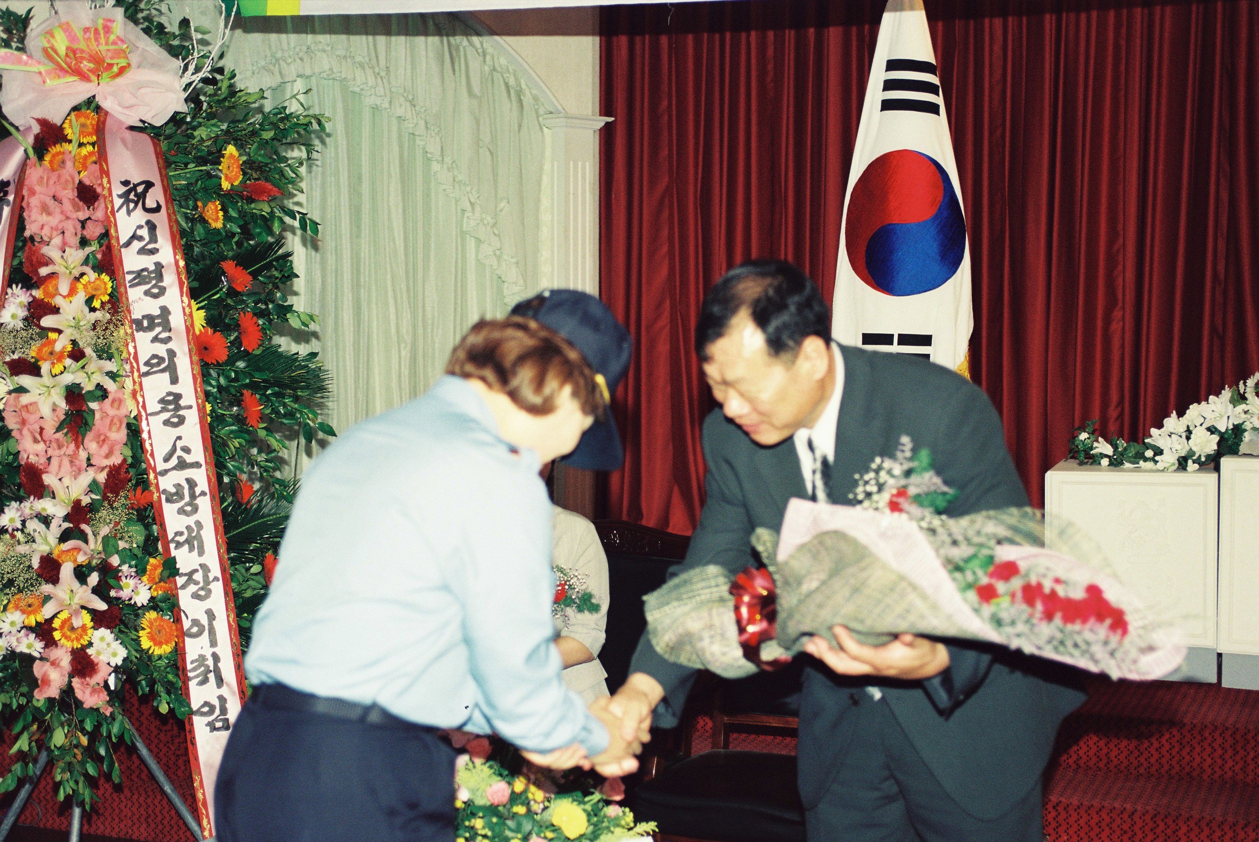 사진자료(2000년대)/2002/신평면 의용소방대장 이·취임식 2 1/