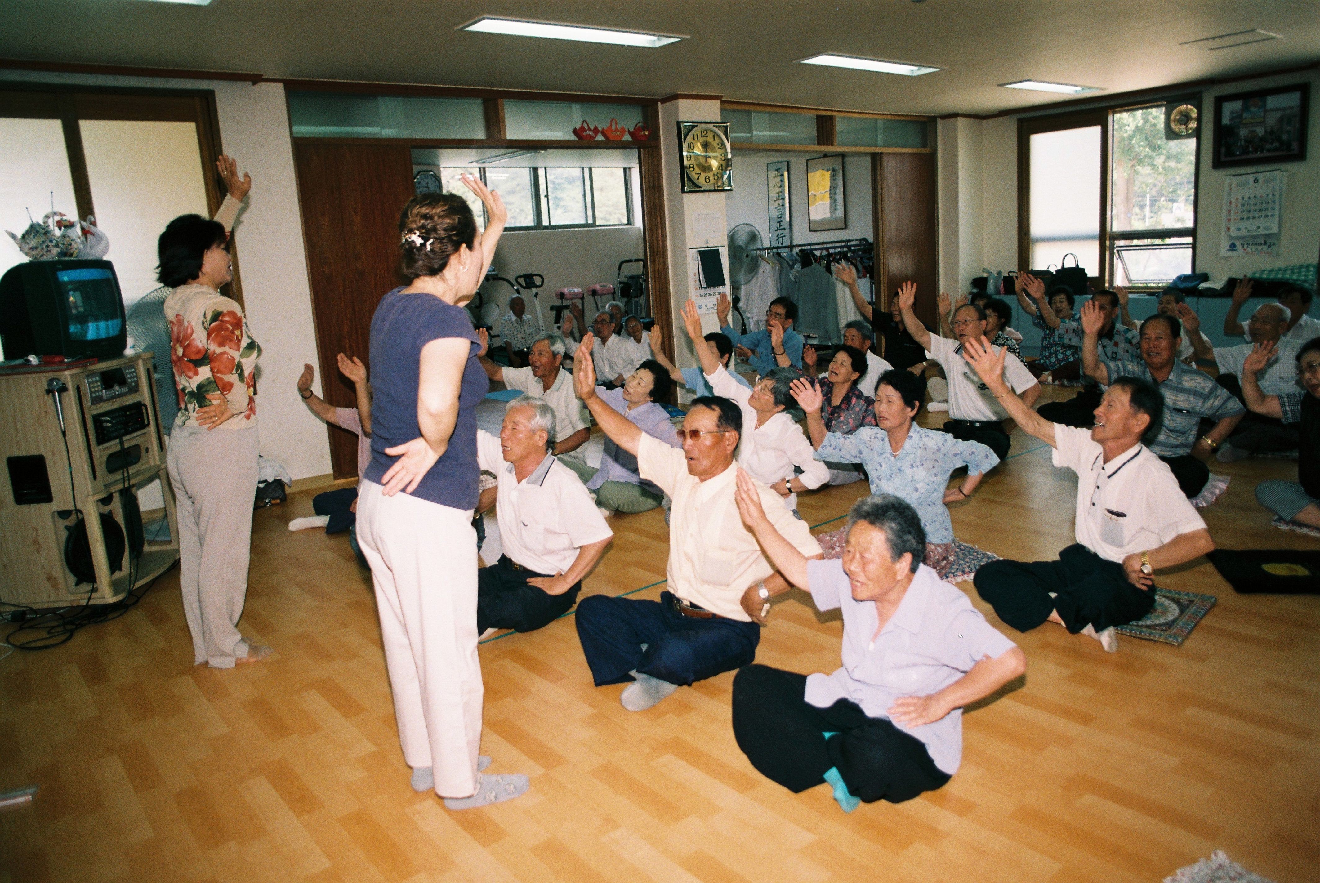 사진자료(2000년대)/2002/경로당 활성화사업 자원봉사자 교육 2/