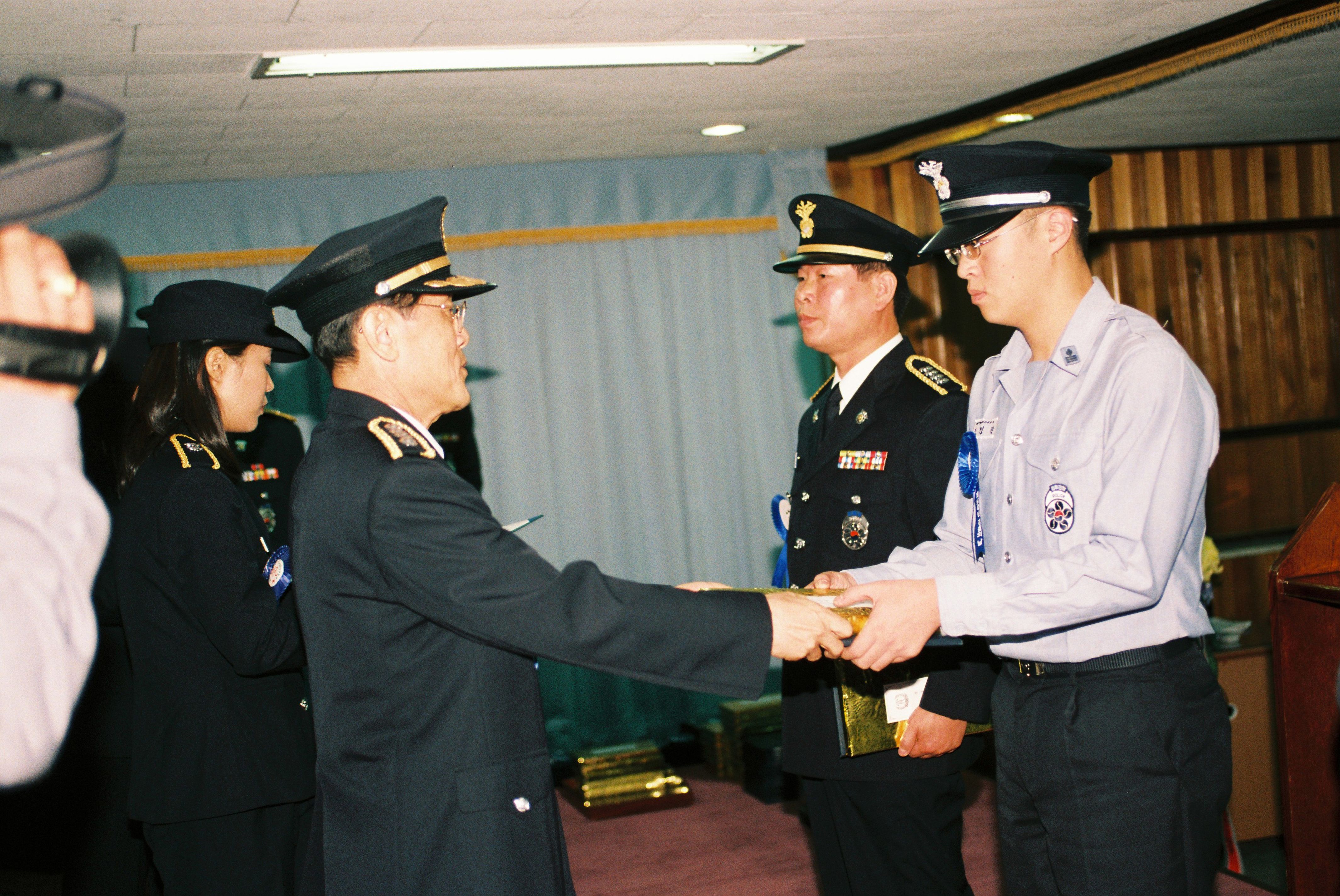 사진자료(2000년대)/2002/제57주년 경찰의 날 1/