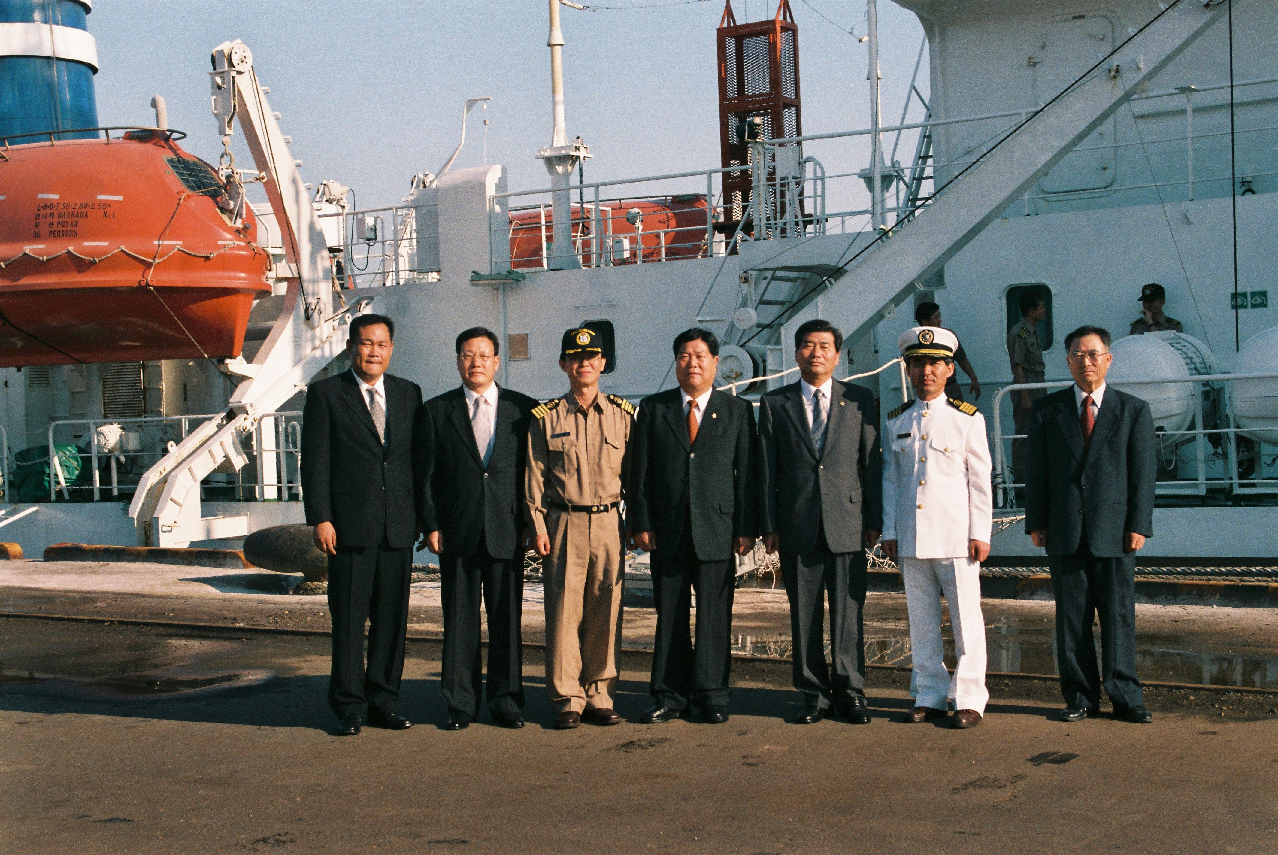 사진자료(2000년대)/2002/한국 해양대학교 실습선 당진항 입항② 0/