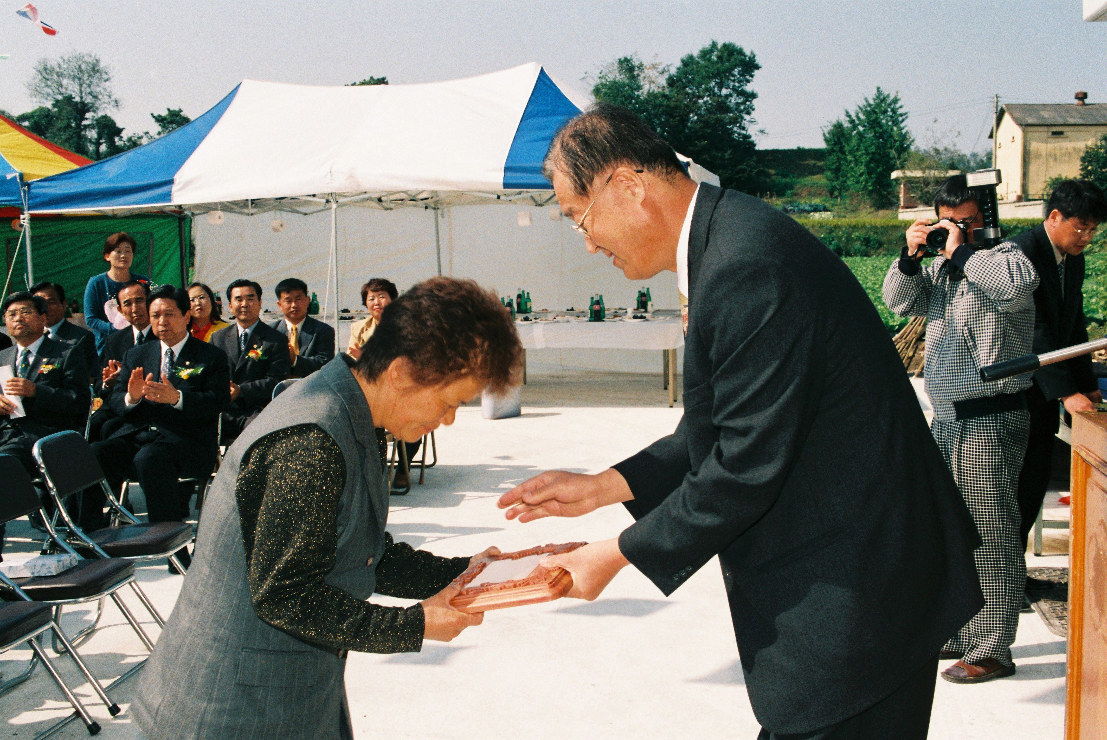 사진자료(2000년대)/2002/복지회관 개관식 및 경로잔치① 1/