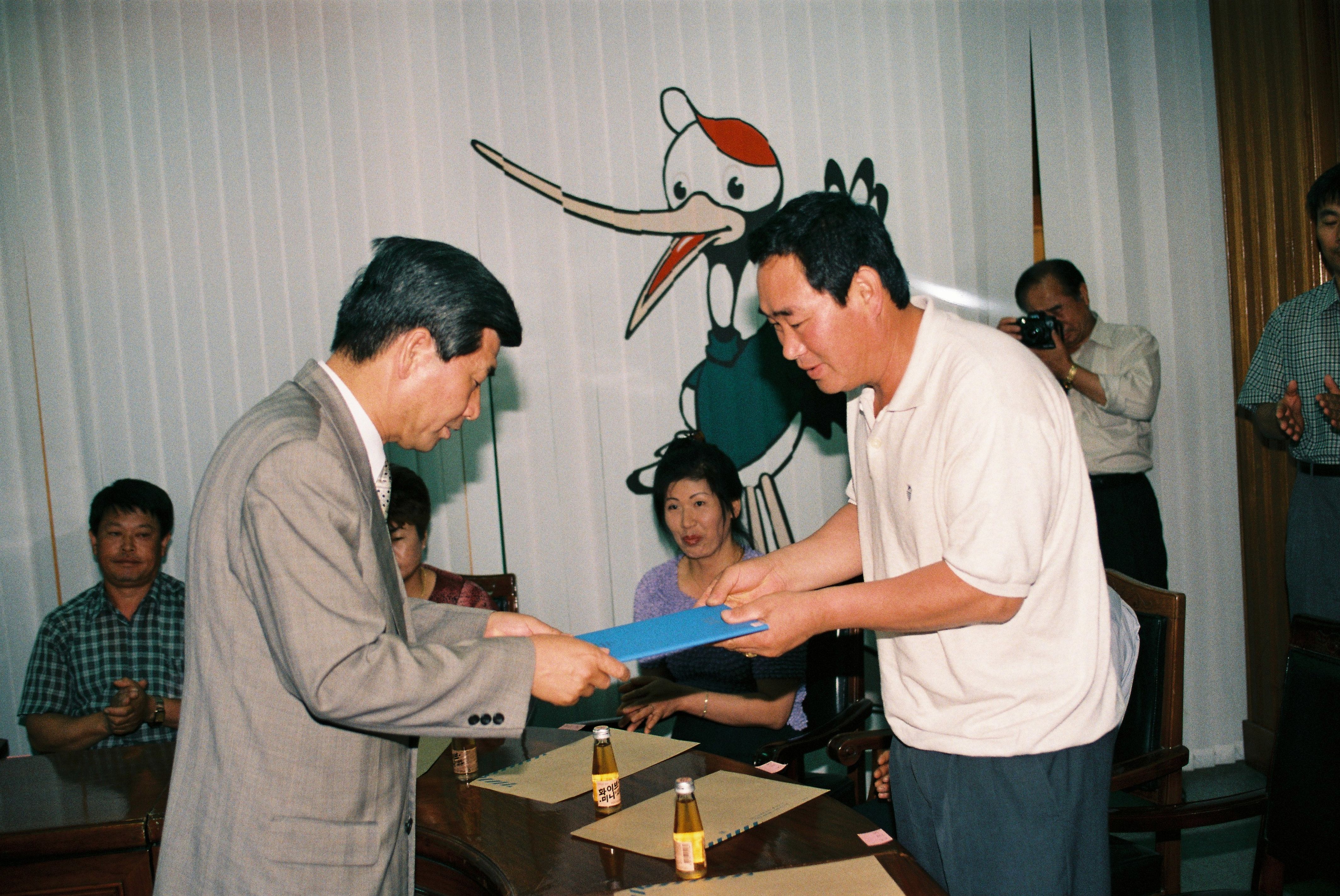 사진자료(2000년대)/2002/새마을 지도자 자녀 장학금 2 0/