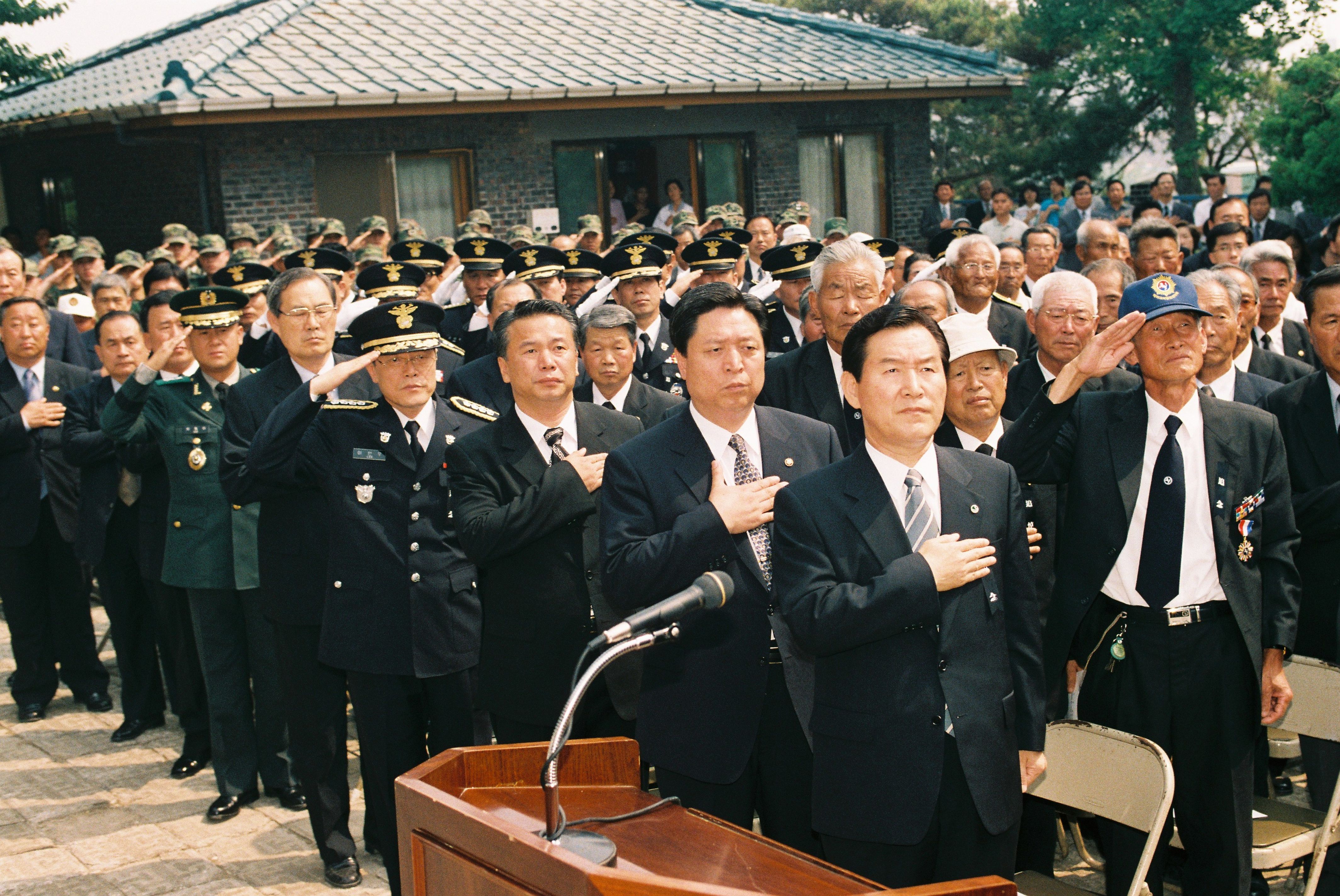 사진자료(2000년대)/2002/제 47회 현충일 행사1 0/