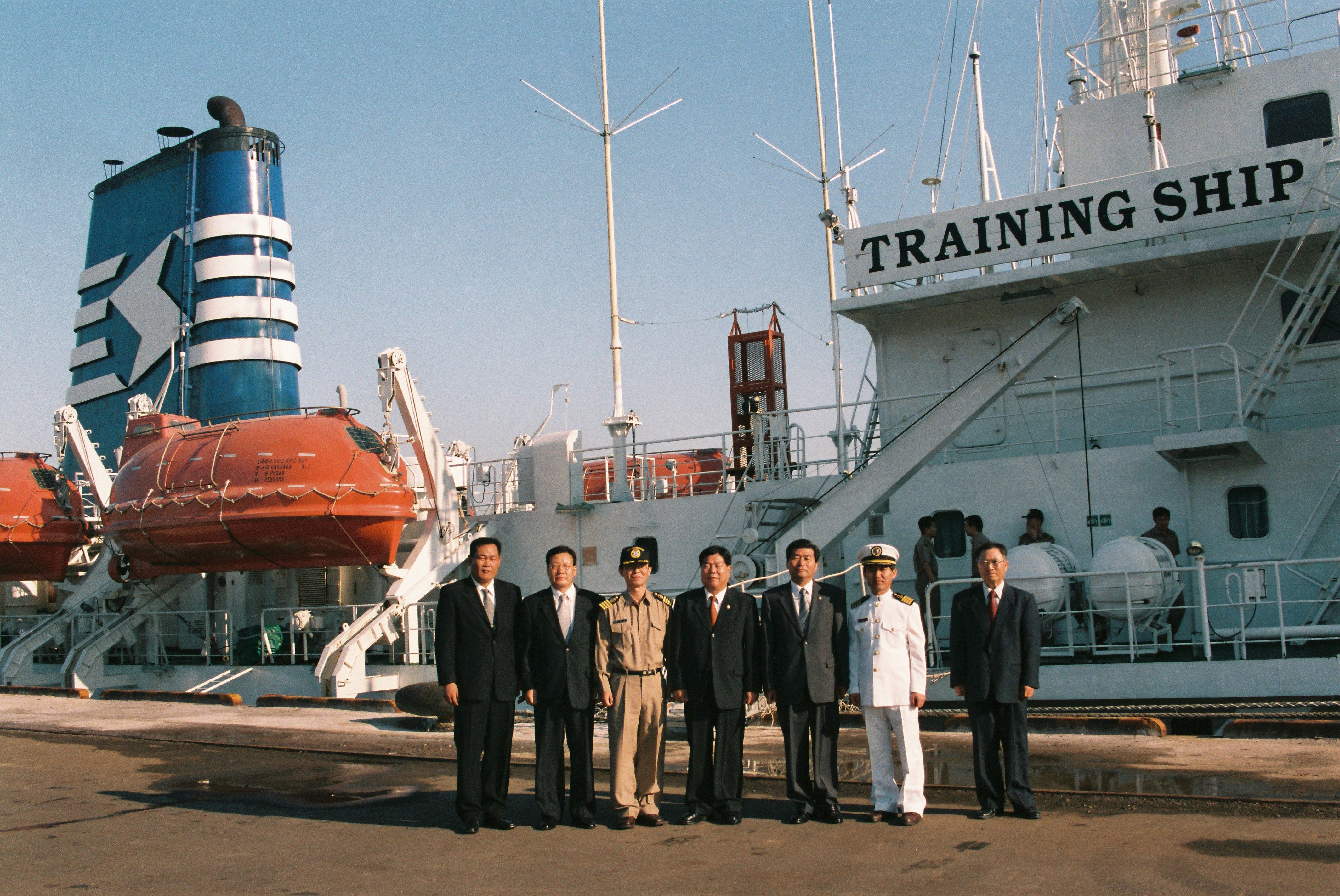 사진자료(2000년대)/2002/한국 해양대학교 실습선 당진항 입항① 2/