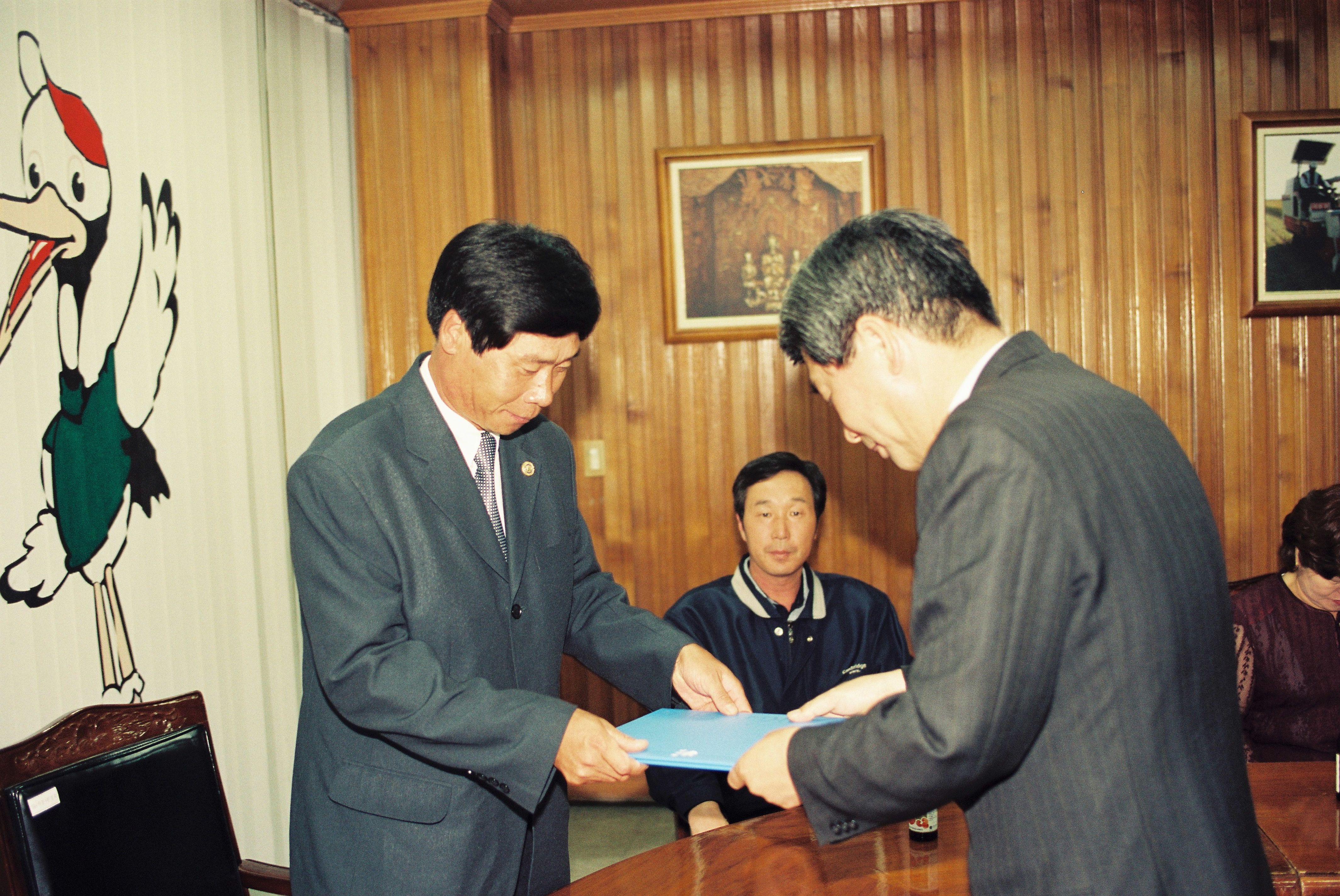 사진자료(2000년대)/2002/2002년 의용소방대원 자녀장학생 장학증서 수여식 0/