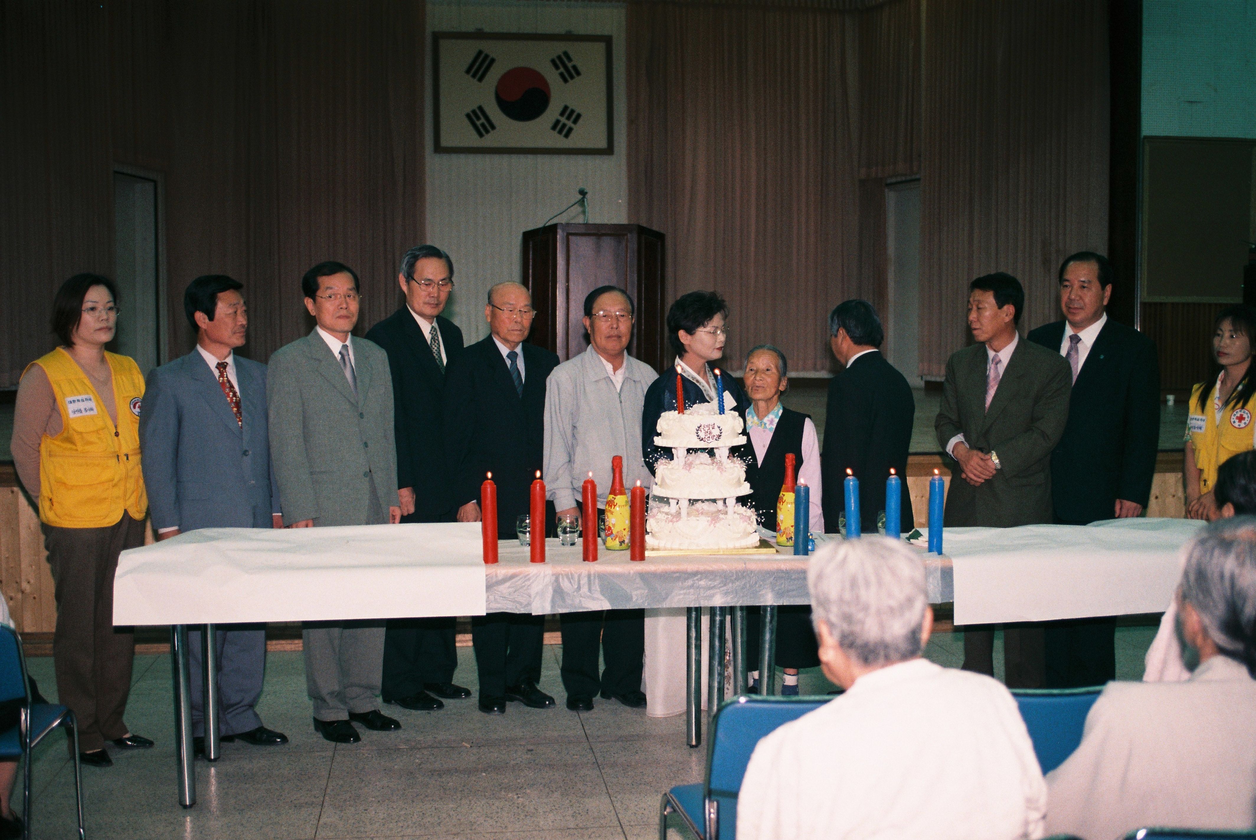 사진자료(2000년대)/2002/제 8회 은빛님 합동 생신잔치 1 2/