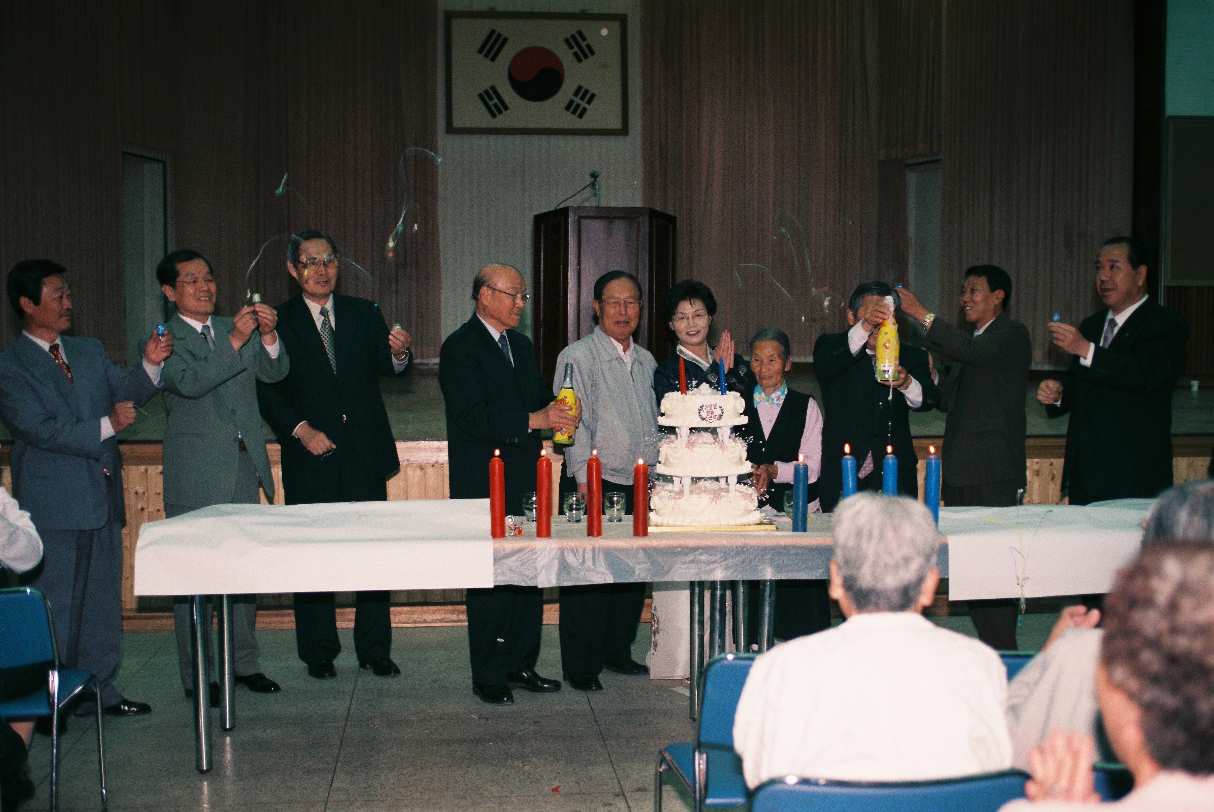 사진자료(2000년대)/2002/제 8회 은빛님 합동 생신잔치 2 0/