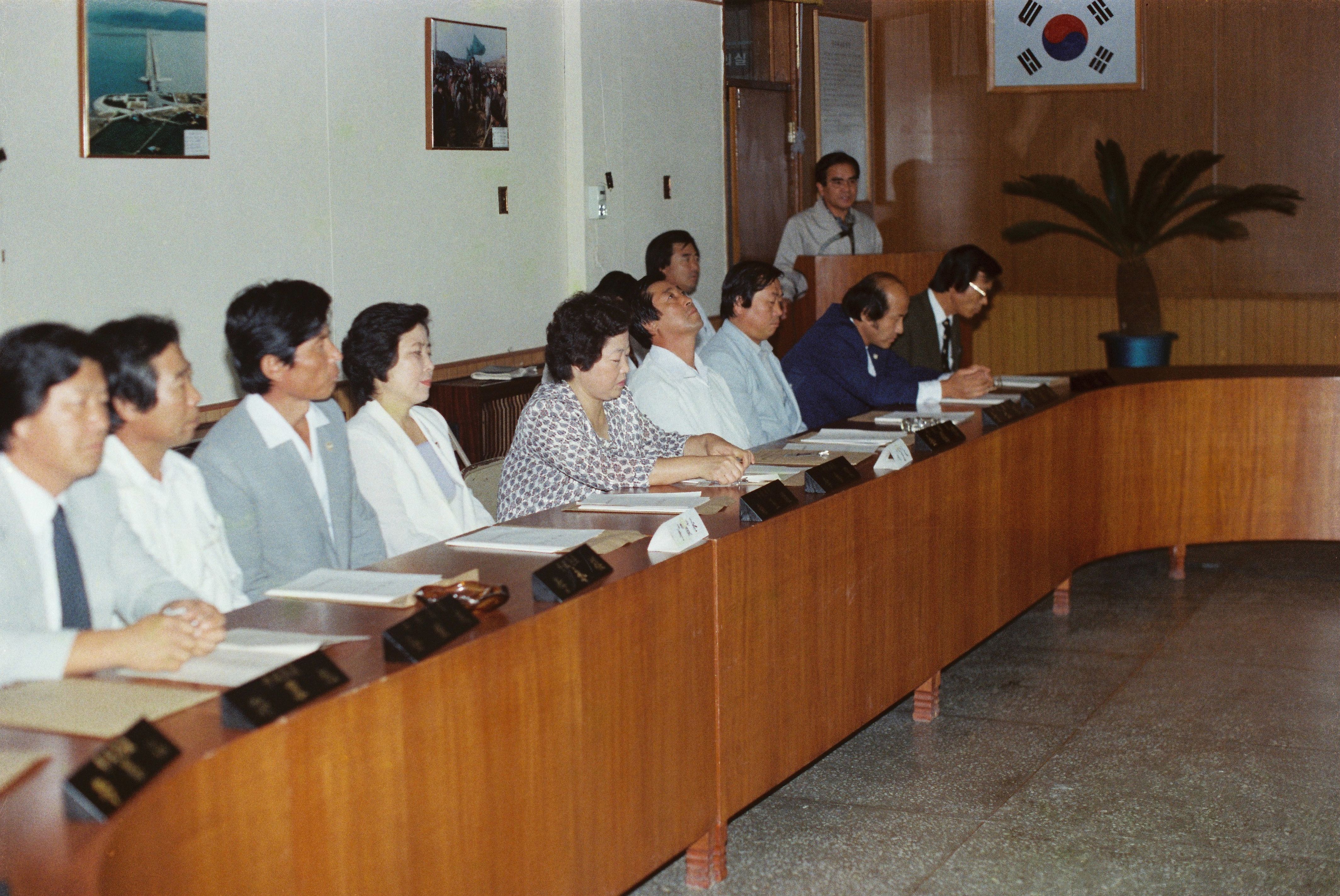 사진자료(연도미상)/연도미상/면천면 청사 준공, 영세아동 세대주 자매결연식, 새마을소득 특별지원자 교육 0/