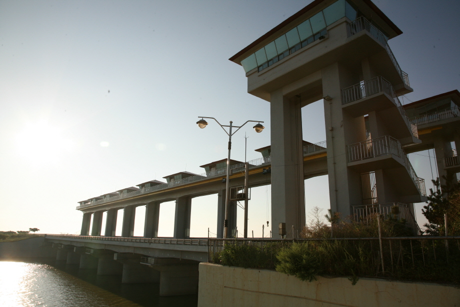 Embankment Road (Breakwater)