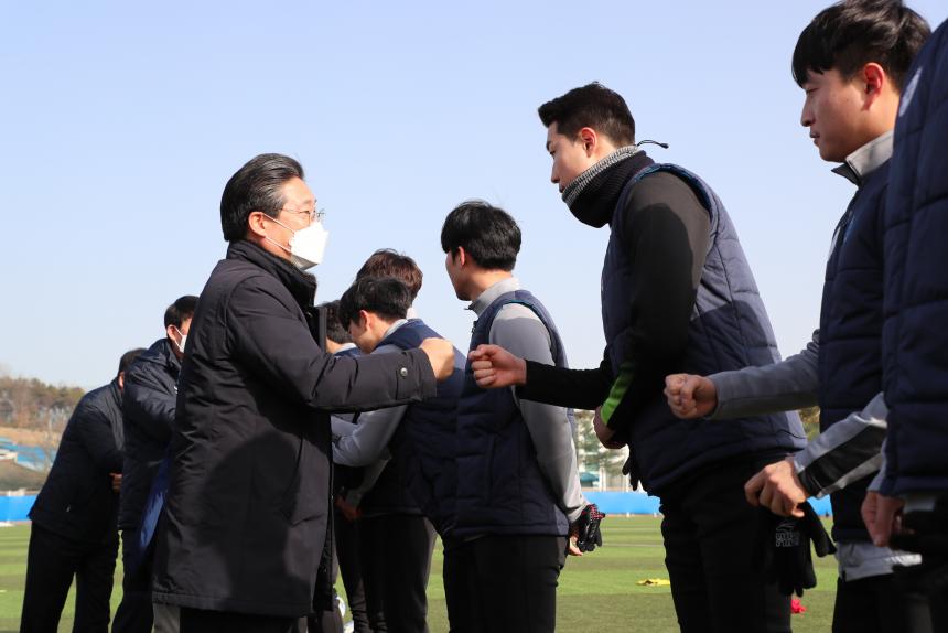 210114_당진 시민축구단 동계훈련 격려 방문 (3).JPG