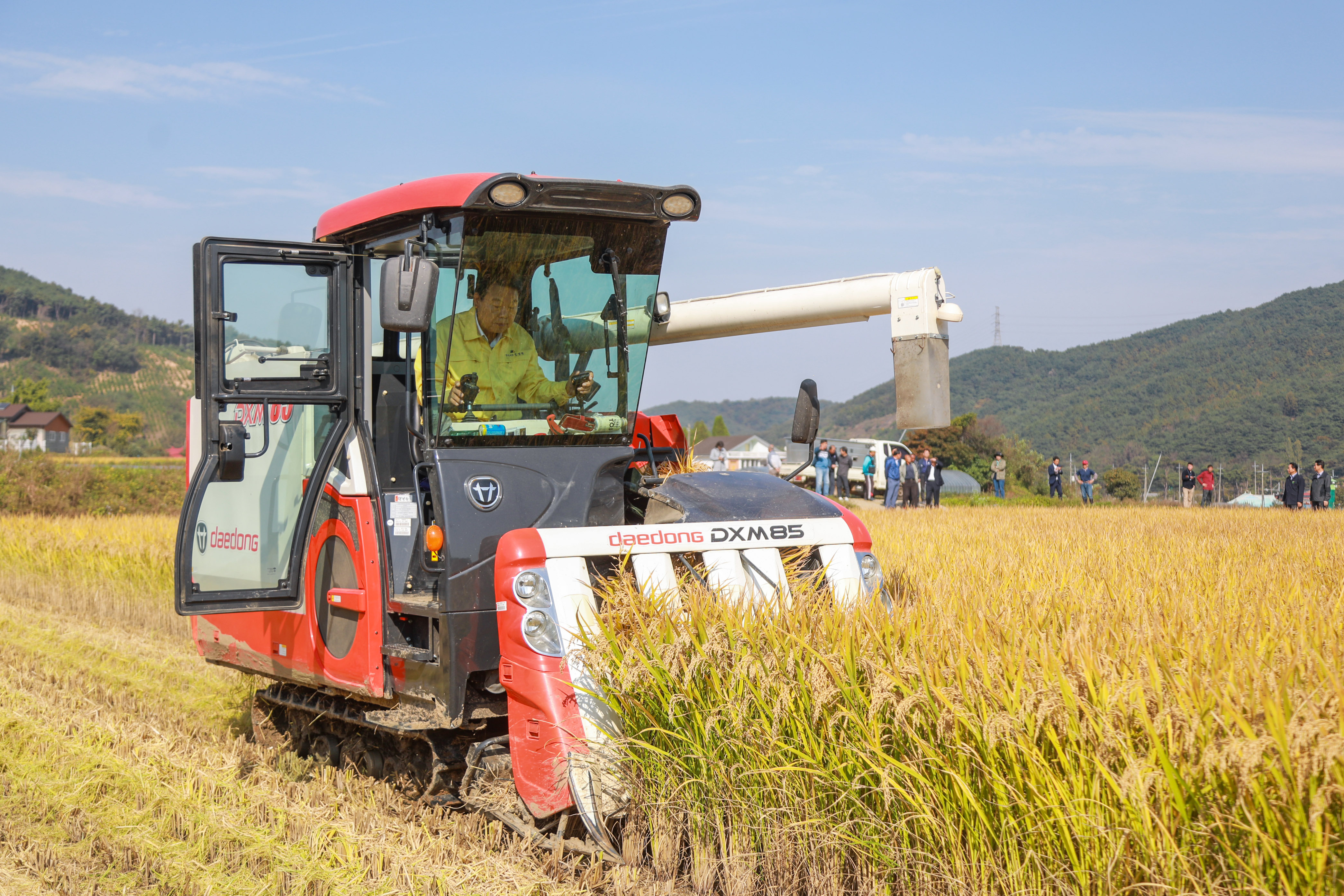 2023년 벼 수확 시연 및 농업인 격려
