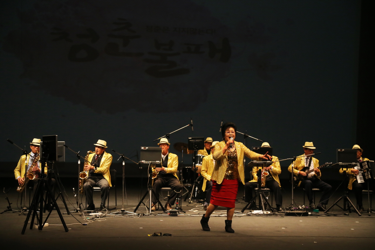 당진시노인복지관, 사회교육 발표회 열어 이미지