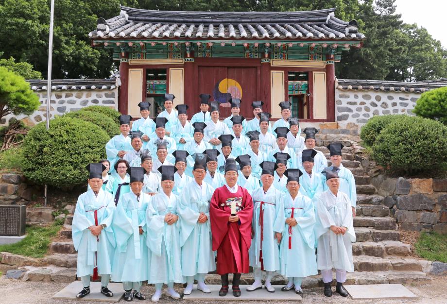 당진향교, 김홍장 시장 초청 고유제 봉행 이미지