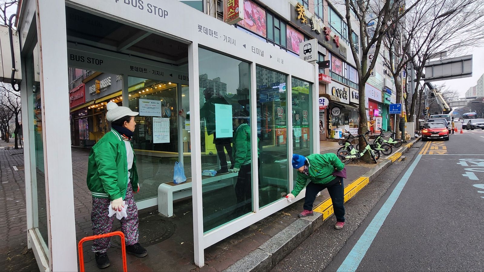 당진3동 새마을협의회, 버스 승강장 환경정비 실시