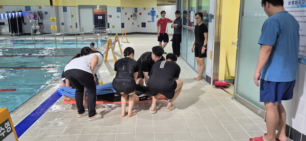 당진도시공사, 문화스포츠센터, 익수자 구조 훈련 실시 “신속한 대응으로 시민 안전 지킨다”