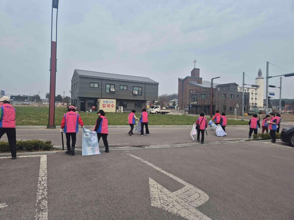 우강면 생활개선회, 환경정화 활동 및  친환경 세제 만들기 교육 실시
