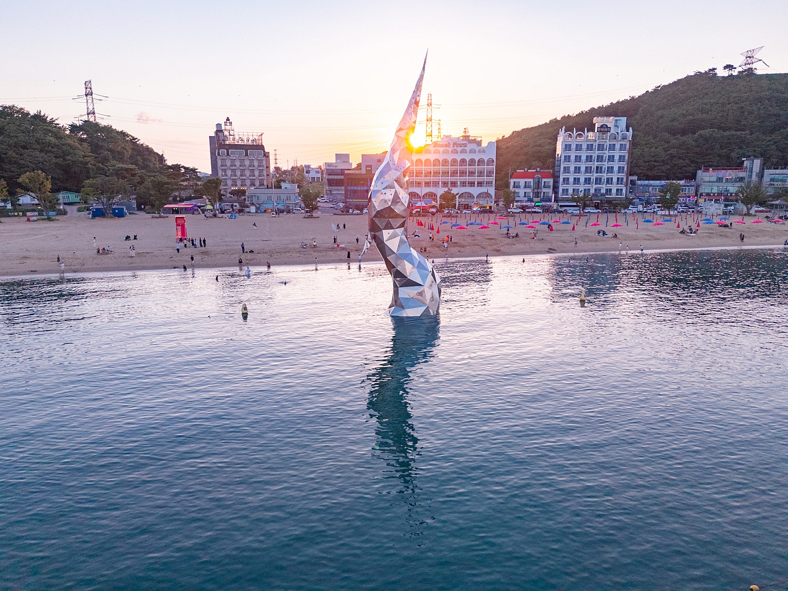 늦여름 찾아간 왜목마을 해수욕장 일몰 드론 풍경 이미지