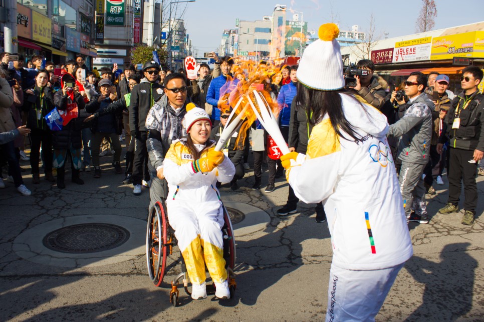 당진시로 이어진 2018 평창동계올림픽 성화봉송 D-64 이미지